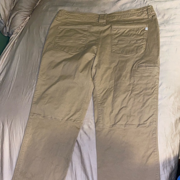 Magellan Outdoor utility pants. Size 40x30 - Picture 4 of 7